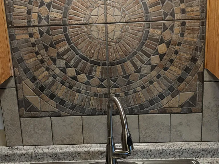 Kitchen sink backsplash