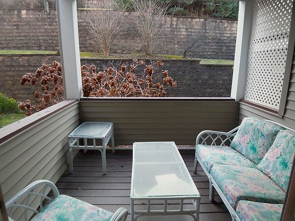 5th image of 34 Bourne Cir