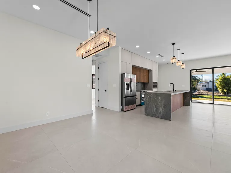 621 NW 42nd Ave — Photo 16
