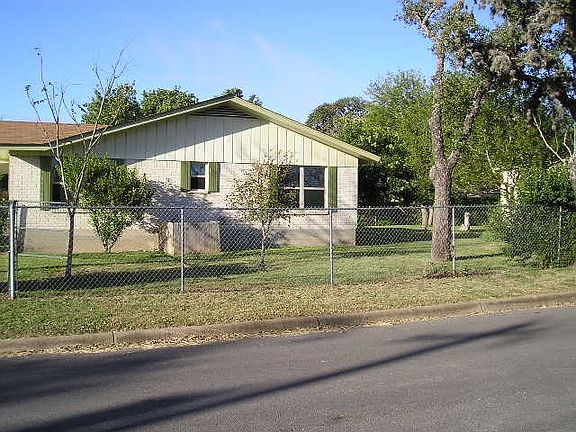 3rd image of 300 Mack Hollimon Dr