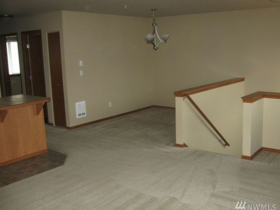 5th image of 1012 109th Street Ct E