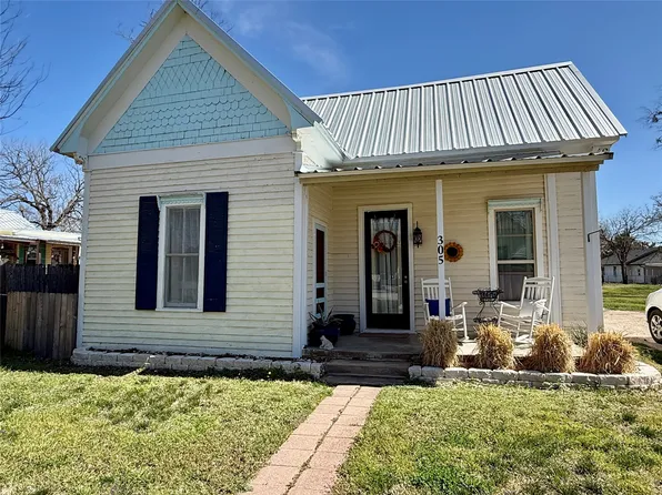 305 S Live Oak St, Hico, TX 76457