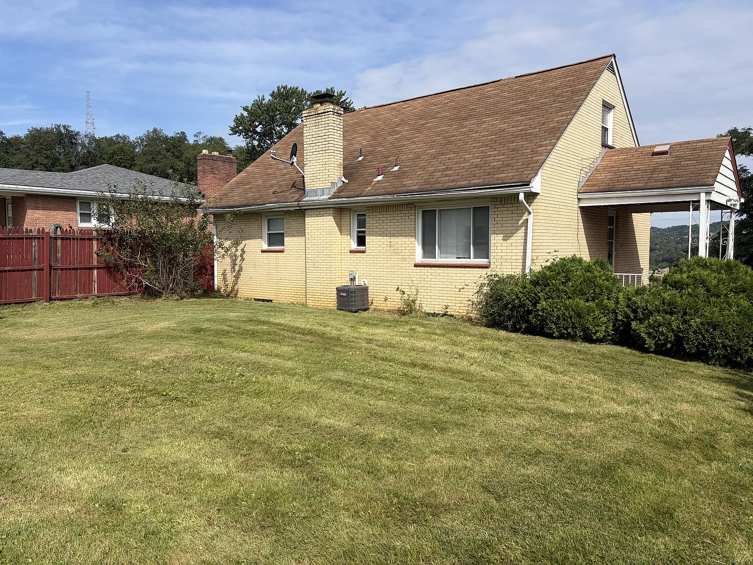 609 Garfield Ave — Photo 3