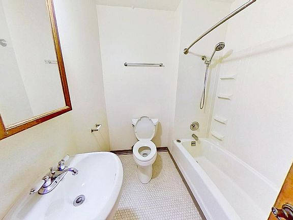 5th image of 514 E Denny Way Unit 1