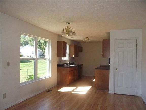 2nd image of 3 N Blackwood Ct