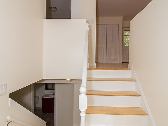 3rd image of 307 E Mulberry Dr