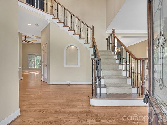 3rd image of 4995 Rea Rd