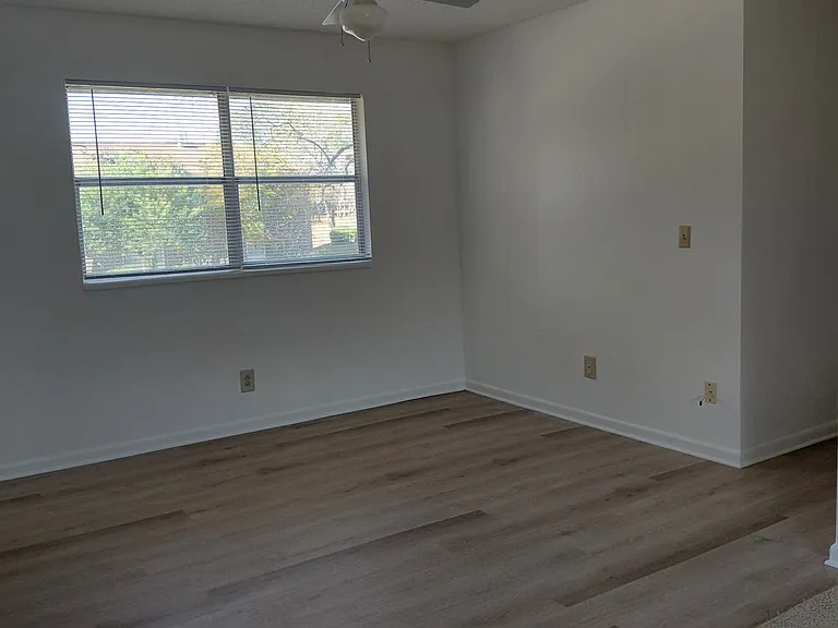 Azalea Place Apace Apartments — Photo 7