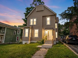 712 N Court St, Rockford, IL 61103