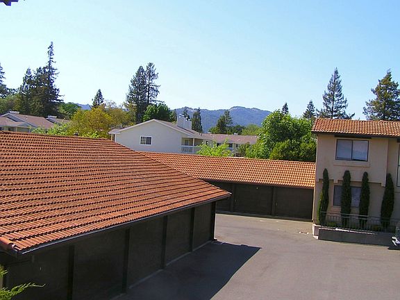 3rd image of 162 La Mancha Dr
