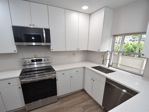 3rd image of 8120 NW 10th Street