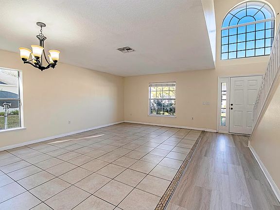 4th image of 120 King Arthur Ct