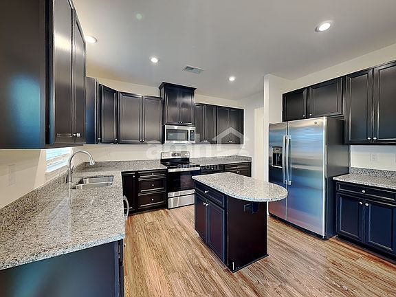 3rd image of 557 Larragan Dr