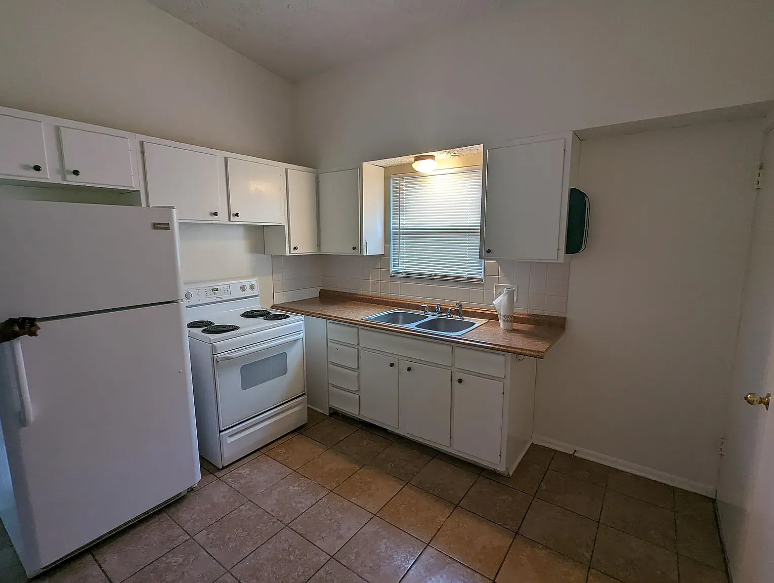 2 bed, 768 sqft, $1,000 — Photo 2