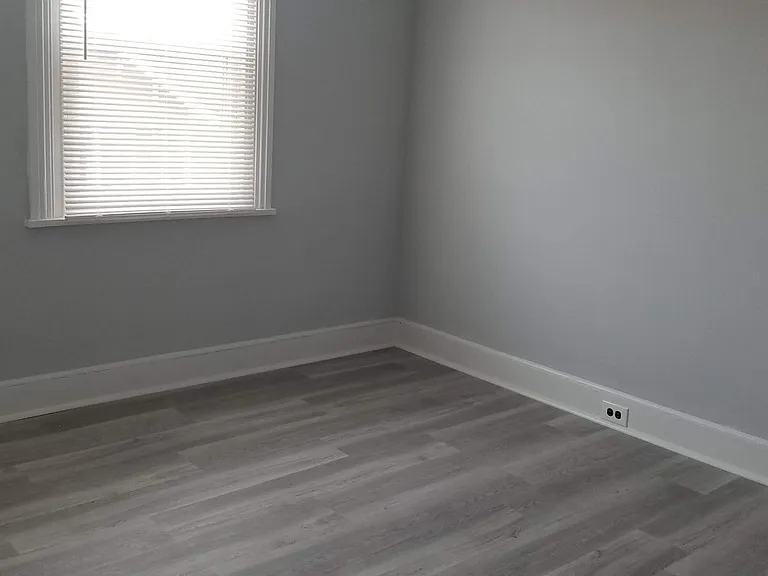 131 N Main St — Photo 11