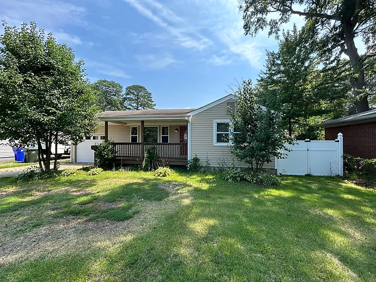 1031 E Leicester Ave — Photo 17
