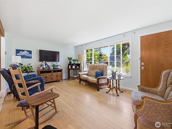 4th image of 8414 Leona Way SW