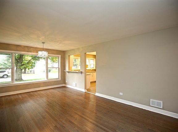5th image of 2933 Elder Ln