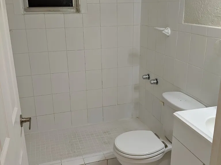 610 NW 23rd Pl #1 — Photo 7