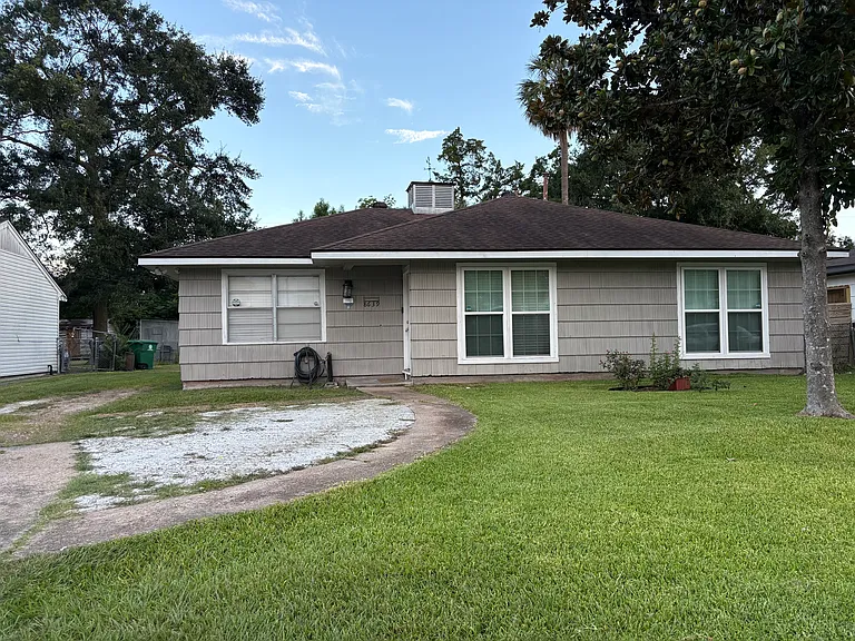 8639 Sonneville Dr — Photo 2