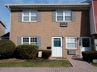 18 Springwood Drive #A, North Babylon, NY