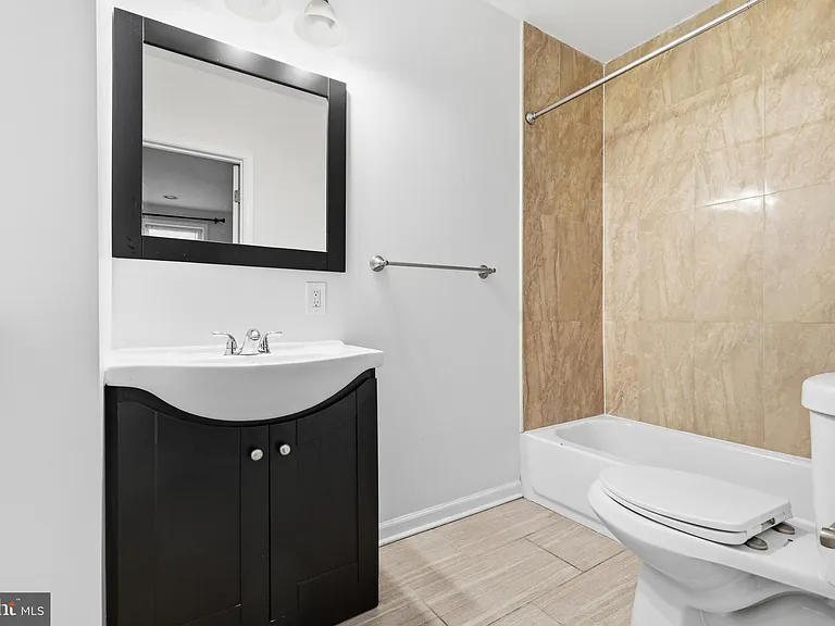 2302 Mount Royal Ter — Photo 32