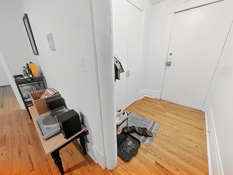 1609 N Leavitt St #1 — Photo 4