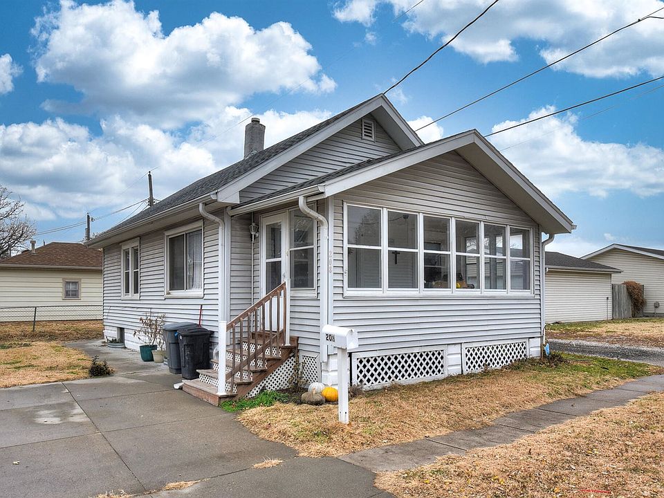 1st image of 208 N 21st St