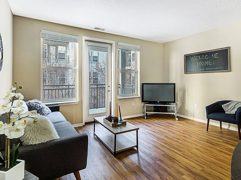 Uptown Lake Apartments — Photo 11
