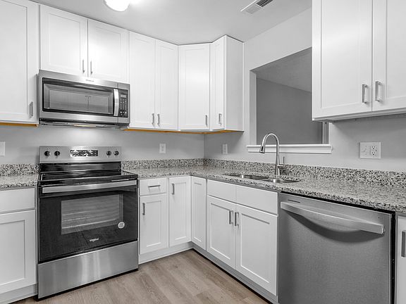 3rd image of 2300 Miller Ave #2300