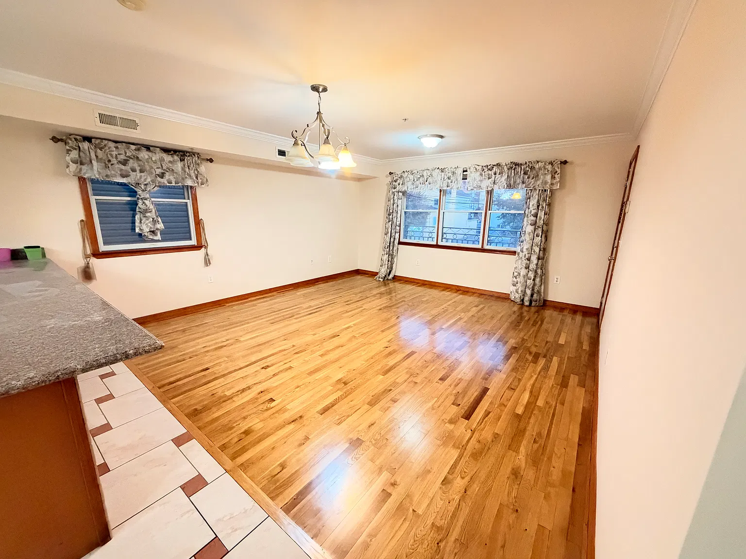 3 bed, 1600 sqft, $3,000 — Photo 3