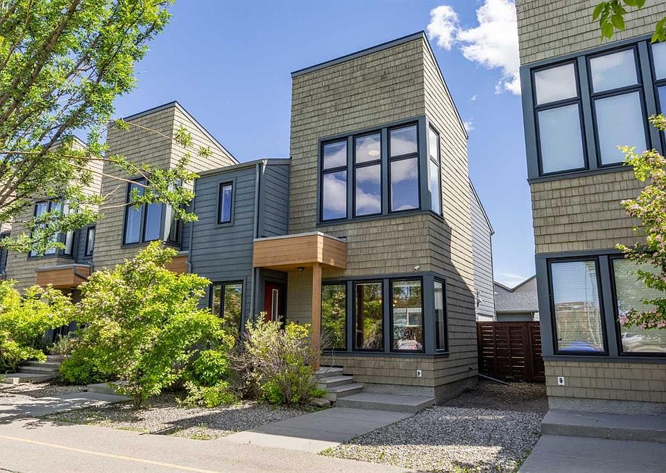 1st image of 140 W Walden Gate SE