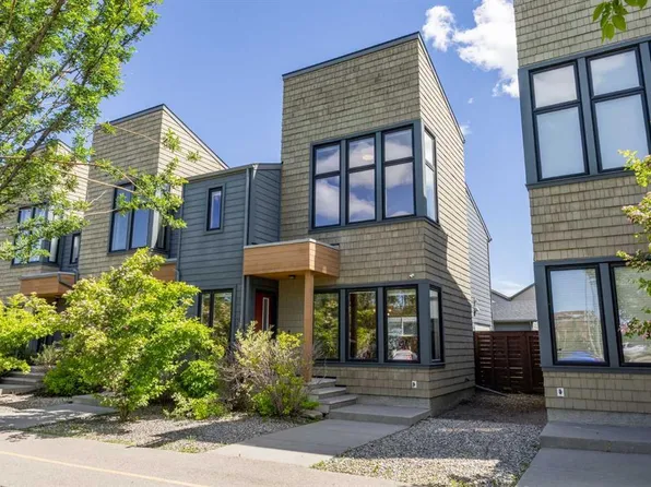 140 W Walden Gate SE, Calgary, AB T2X 0P3