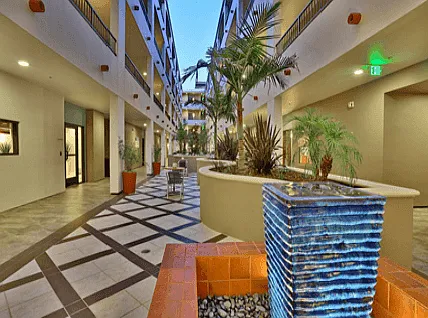 Oasis at Lake Encino — Photo 42