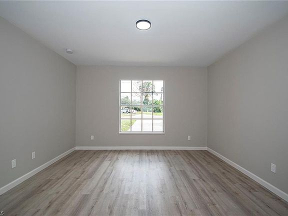 4th image of 3016 Wallace Ave #3016