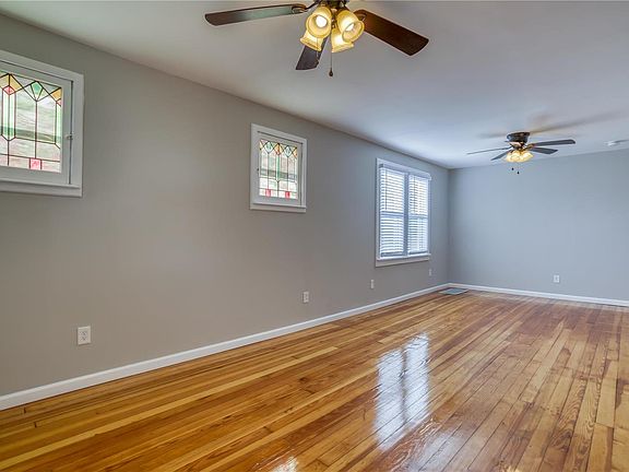 3rd image of 325 W Felton Ave