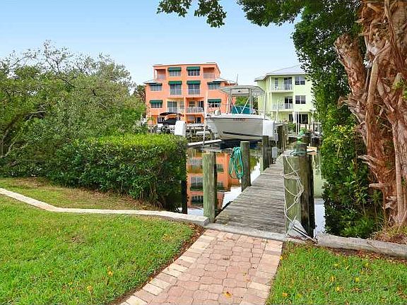 5th image of 418 Island Cir