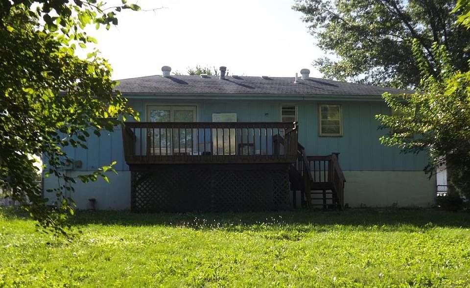 2nd image of 1404 SE 16th Pl