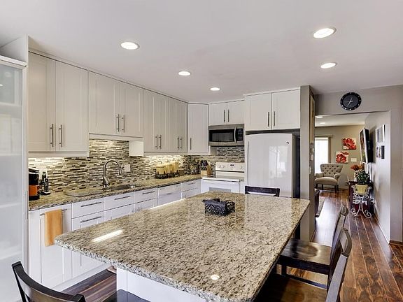 4th image of 72 Walden St