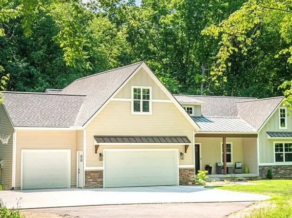 4362 Amazon Dr, Lowell, MI 49331
