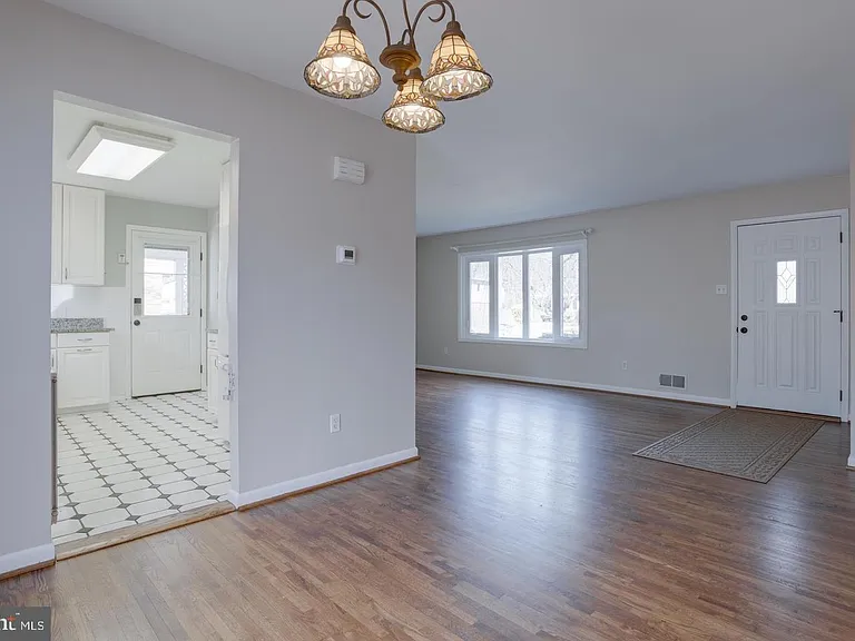 7117 Hadlow Ct — Photo 8