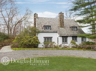 85 Edgewood Ave, Smithtown, NY 11787