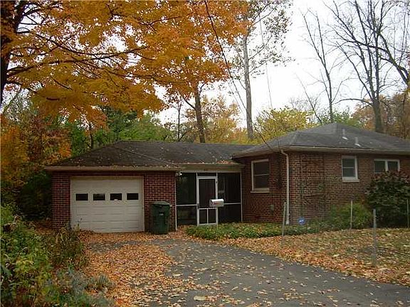 3rd image of 601 Yaronia Dr