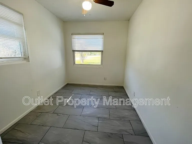 918 E 10th St #918B — Photo 7