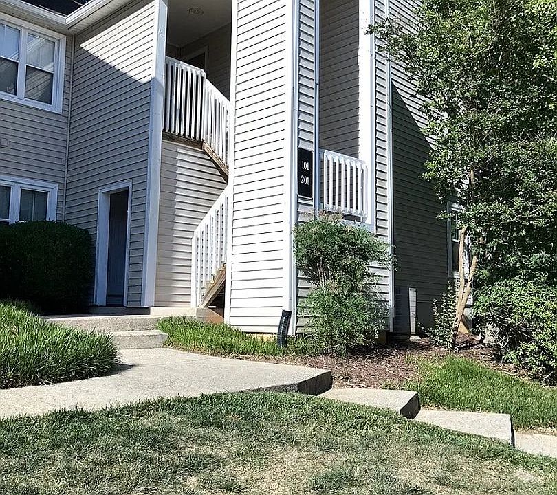 1st image of 6000 Winterpointe Ln APT 101