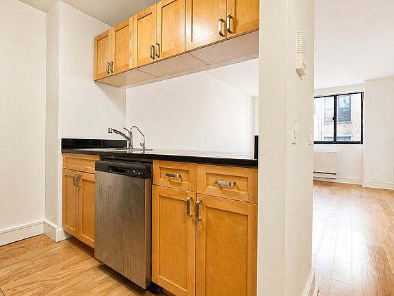 5th image of 235 W 103rd St #10A