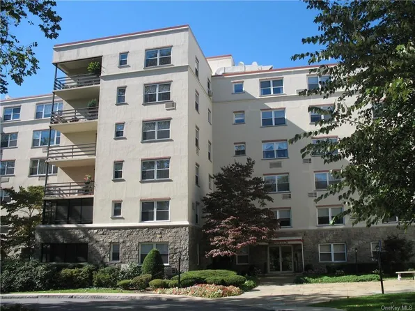3 Stoneleigh Plaza #1B, Bronxville, NY 10708