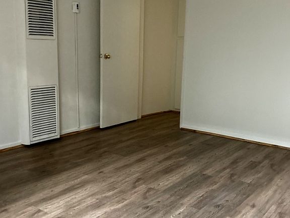 3rd image of 1521 Beloit Ave APT 2