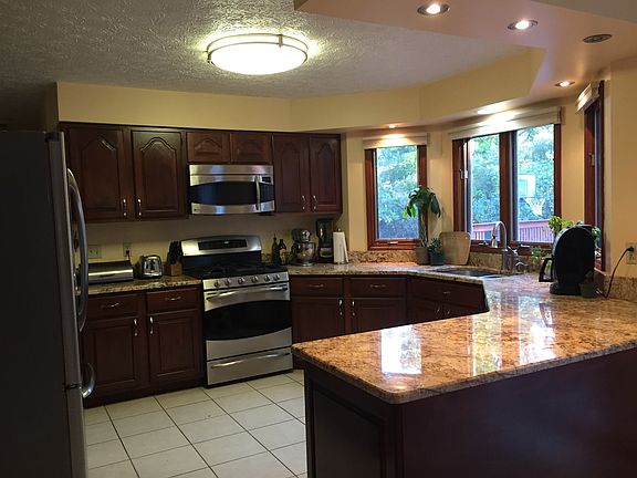3rd image of 10549 Juniper Ct