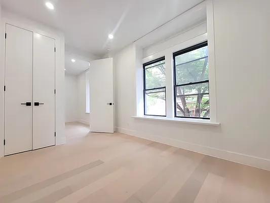 Rented by SERHANT. | media 8